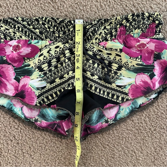 Rip Curl Women’s Shorts Tropical Pattern Size Small Beach Bohemian - Picture 2 of 5